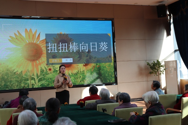 1周老师授课.JPG