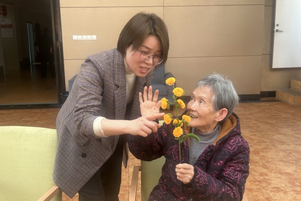 关爱老人.jpg