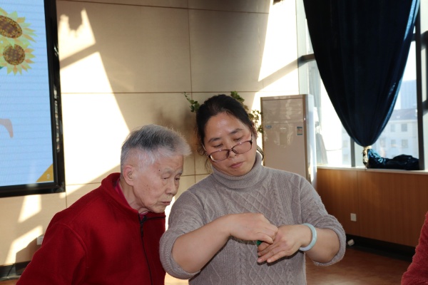 2马老师认真辅导.JPG