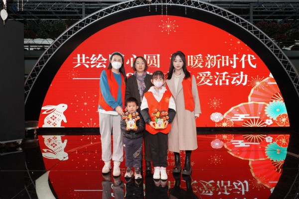 8、志愿者合影留念_副本.jpg