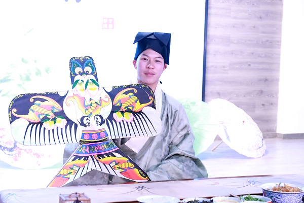 介绍“福禄寿喜”风筝.JPG