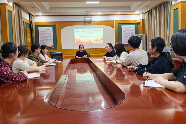 张丽云老师汇报课题开展情况_副本.jpg