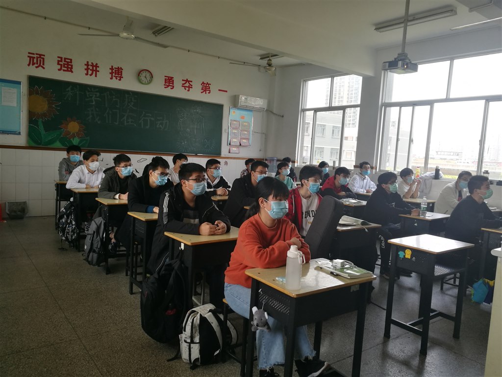 开班仪式上的学生.jpg