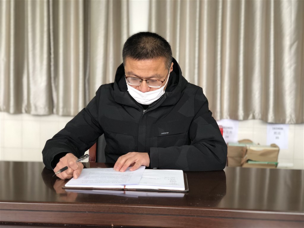 学生科科长李炎汇报工作思路.JPG