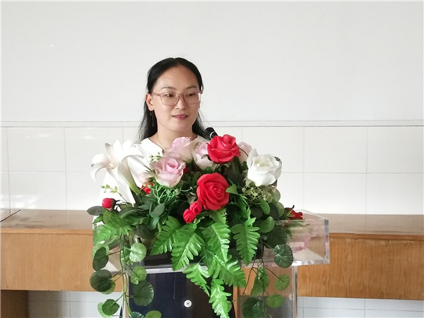 4樊梨花同志作大会报告_副本.jpg