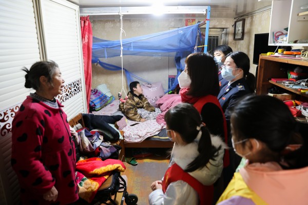 6、走访慰问暖新春_副本.jpg