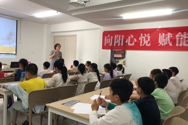 老师讲课中.JPG