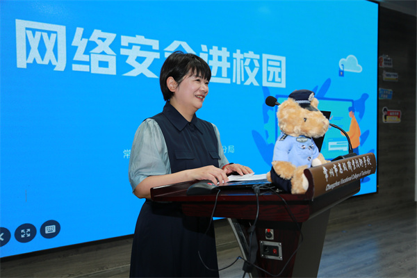 1张宏副院长主持活动.jpg