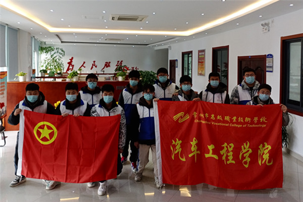 汽车学院志愿者走入大巷社区开展志愿活动_副本.jpg