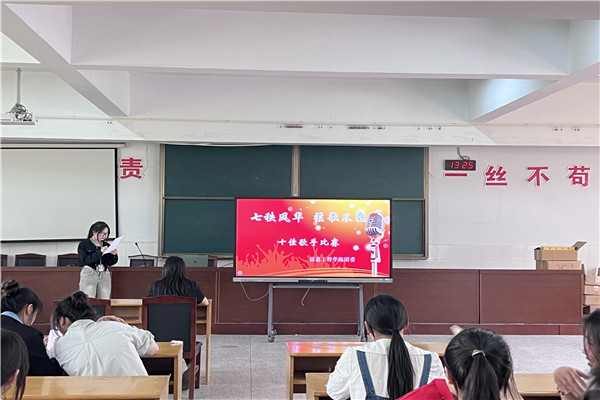 信息学院成功举办十佳歌手比赛.jpg