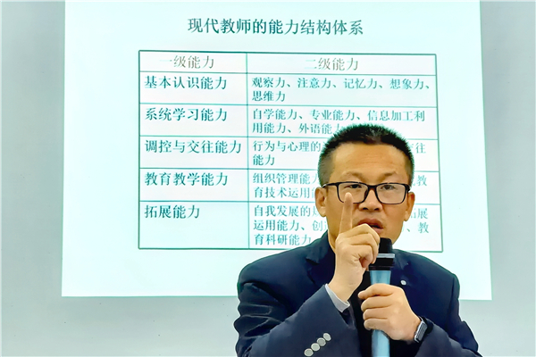 4方健华讲座_副本.jpg