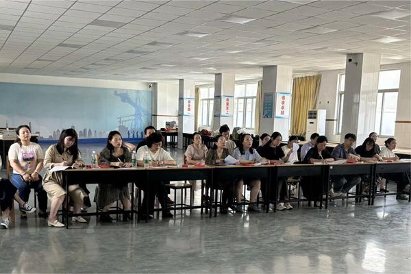 班会课听课老师_副本.jpg