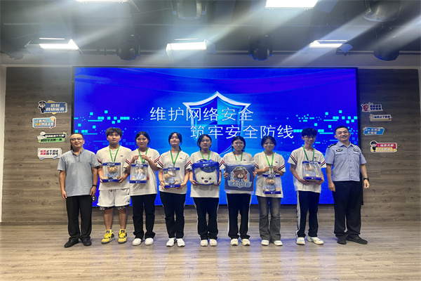 6获奖同学合影.jpg