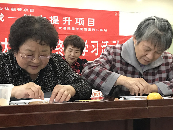 2认真粘贴.JPG