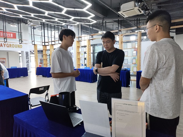 创新启蒙1组路演.jpg
