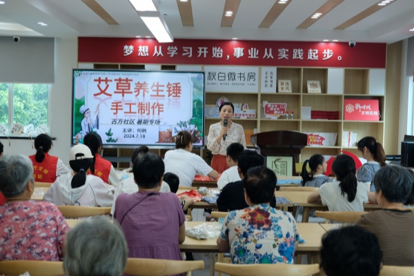 何老师授课中.JPG