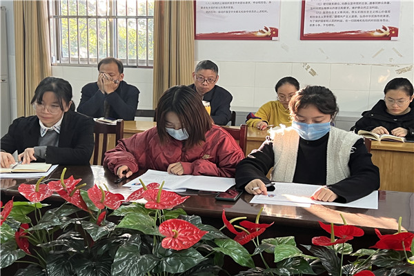 1宣读入党志愿书_副本.jpg