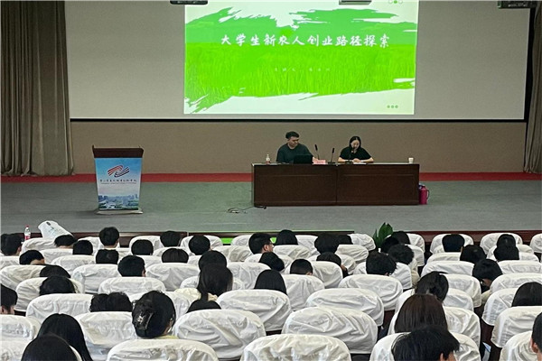 特邀上海沪青创联马小川老师为学生培训.jpg