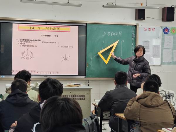 张瑞丽老师授课.jpg