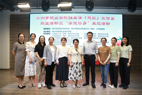 12厚德工作室成员合影.jpg
