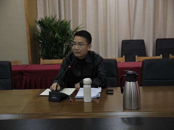 韩晓锋副校长主持研讨会.JPG