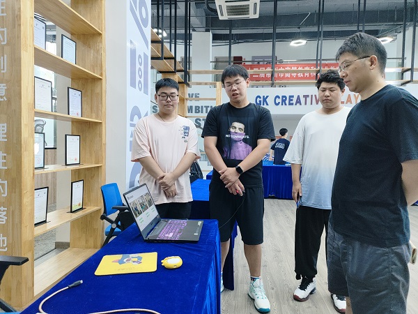 创新启蒙2组路演.jpg