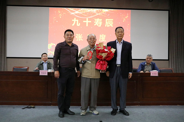 九十寿辰合影.jpg