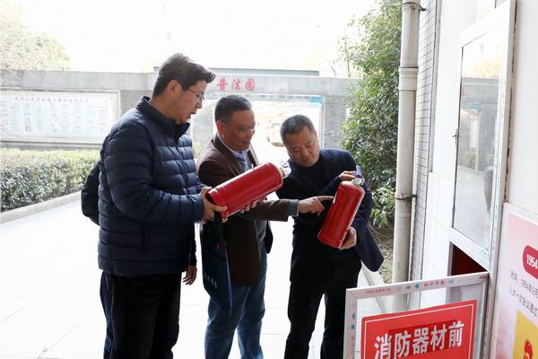 8、检查消防器.JPG