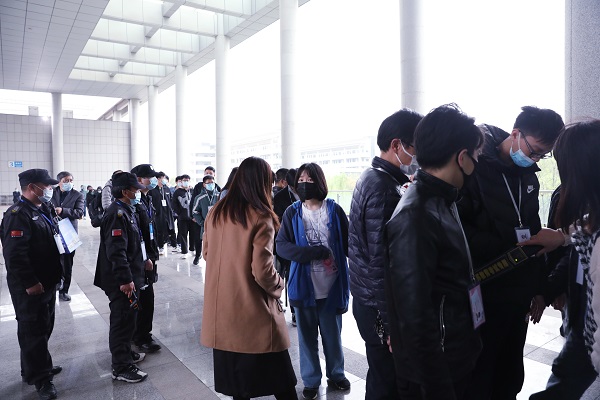 3. 考试检录现场2.JPG
