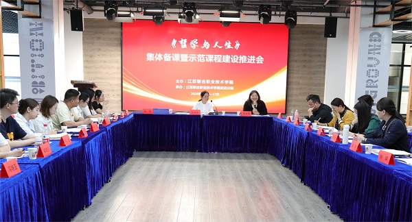 张海滨老师部署工作.JPG