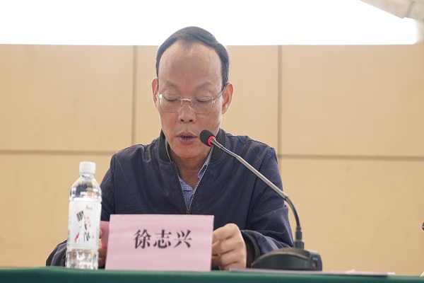 徐志兴院长宣读获奖学生名单.JPG