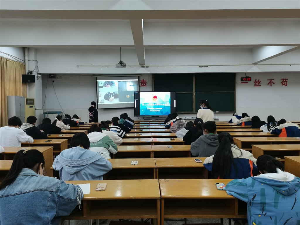 线上线下同步考试.jpg