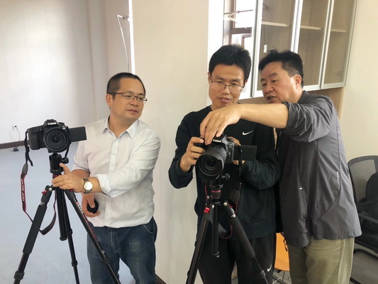 5影视梦工厂设备调试试运行_调整大小.jpg