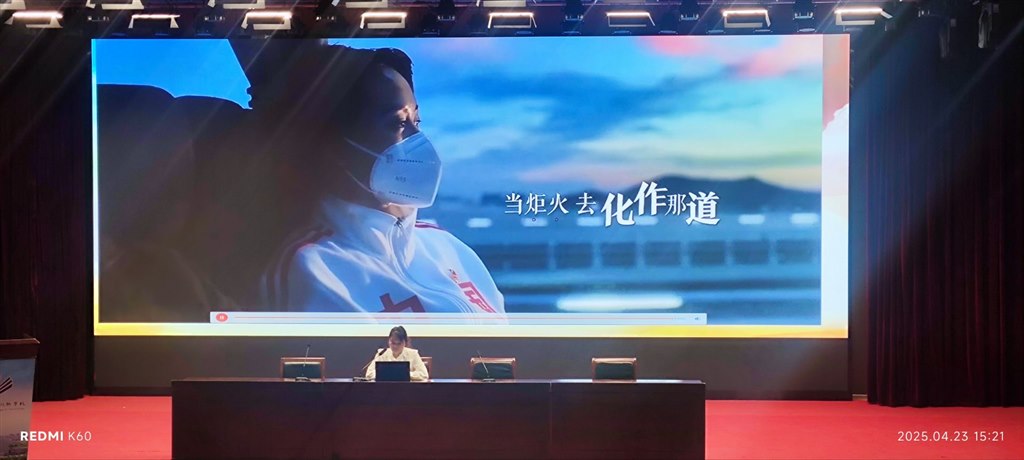邹云花上团课.jpg