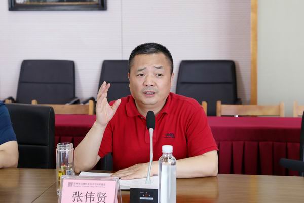 10、校长张伟贤.JPG
