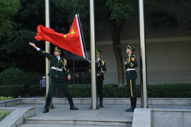 2  升旗.JPG
