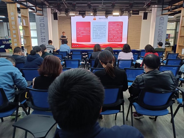 4 全体思政教师参与学习会.jpg