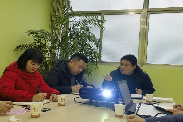 李校指导工作1.jpg