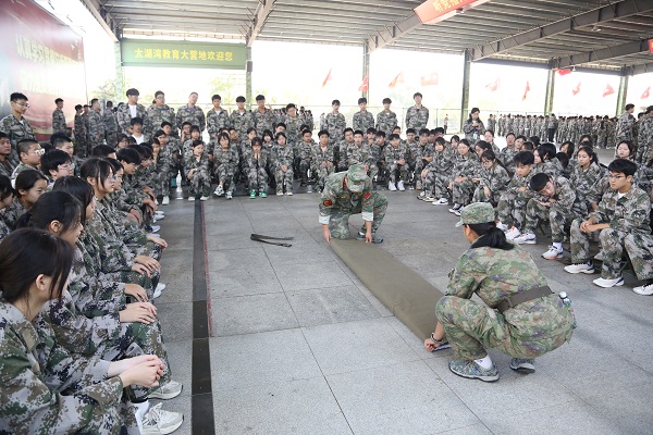 开营后内务教学.JPG