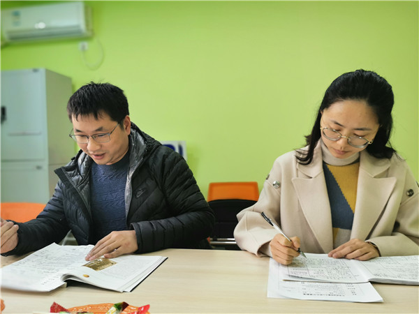 成员积极评课 (2).jpg