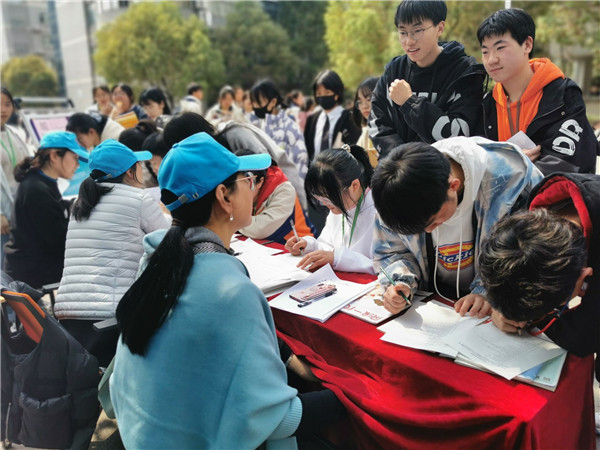 “心理加油站”盛况_副本.jpg