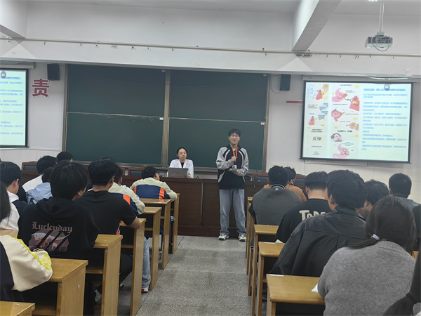 讲座互动，学生成功减肥经验分享_副本.jpg