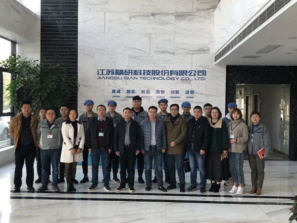 武进技师学院副校长韩晓峰、社会培训处吴文杰主任与企业领导.jpg