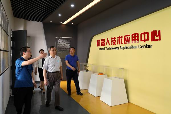 6、 调研实训基地.JPG
