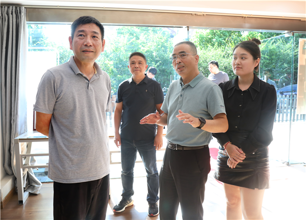 武进区商务局副局长调研数字文化产业学院1_副本.png