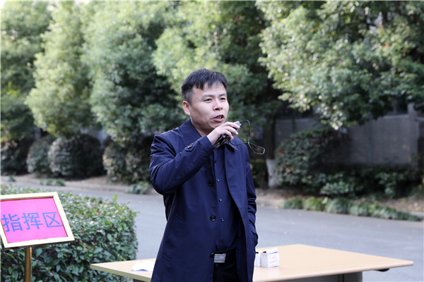 训练执行指挥经贸学院院长汤泽民_副本.jpg
