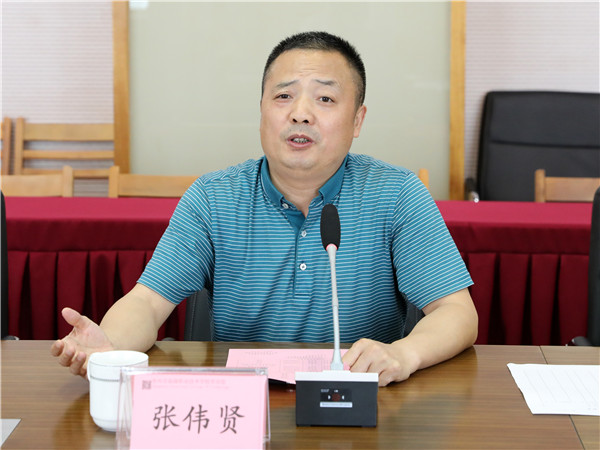 33张校长做介绍.jpg