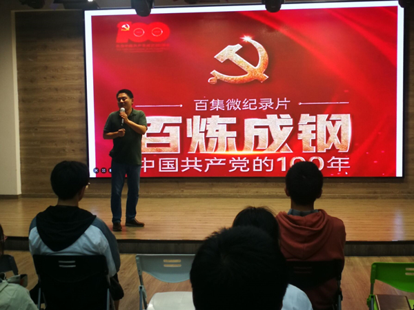 01 李辉副校长作讲座_副本.jpg