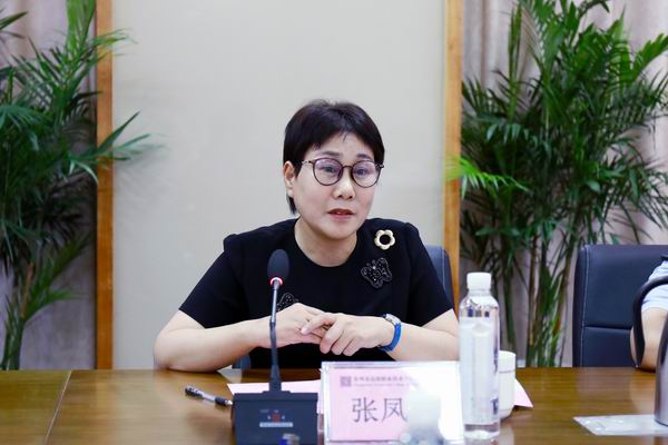 5张凤梅发言.JPG