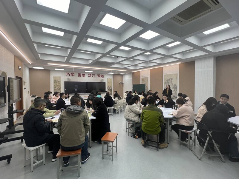 3.常州市教科院教研员朱玫蓉讲话.jpg